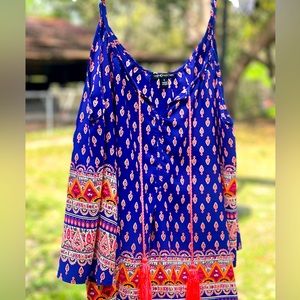 Super cute open shoulder shirt with tie in the front